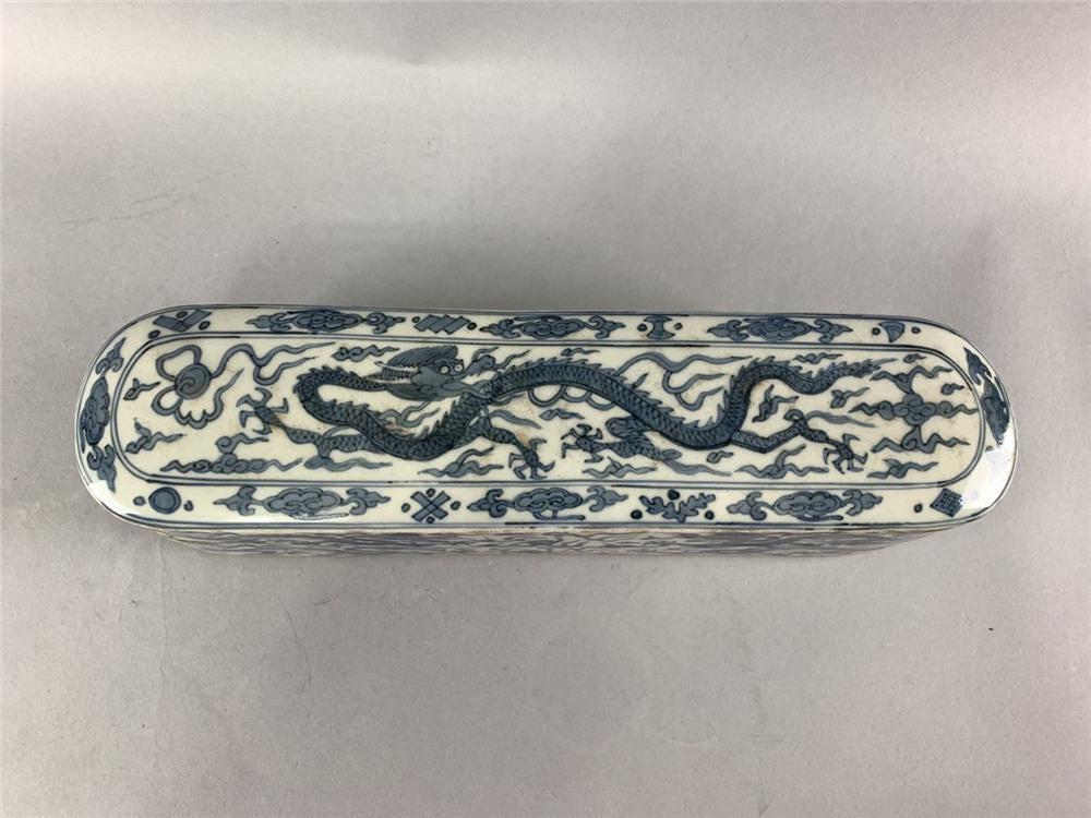 Ming Dynasty Wanli Year made blue and white dragon (1 of 7)
