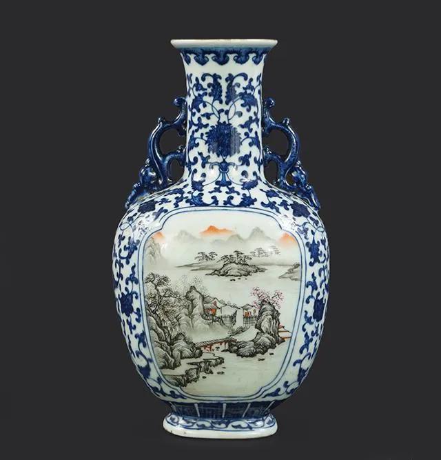 A Chinese Blue and White Porcelain Vase. (1 of 1)