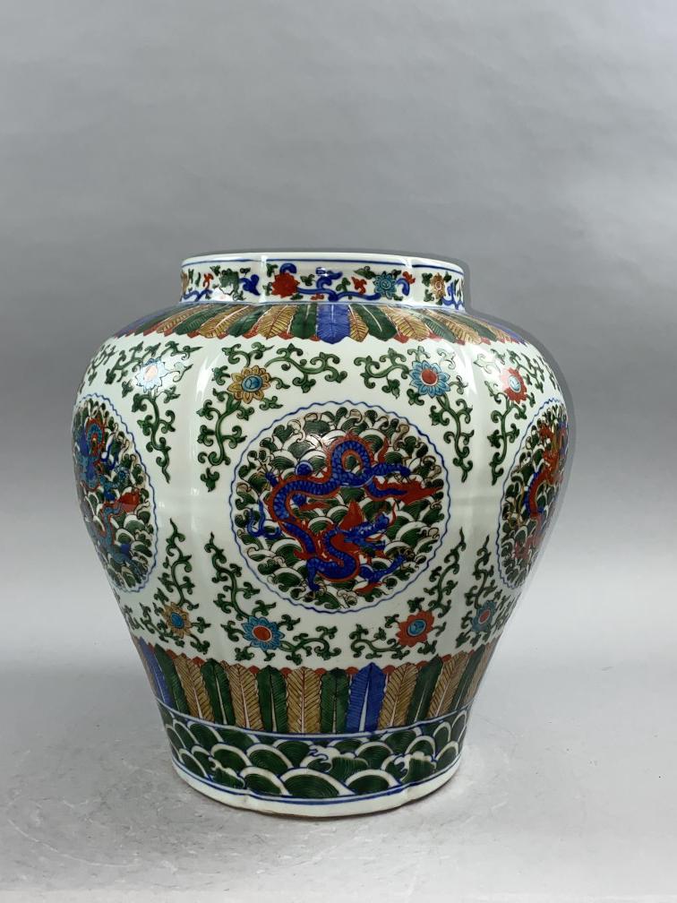 Chinese Ming Dynasty Jiajing five color dragon pattern open light six edge tank. (1 of 7)