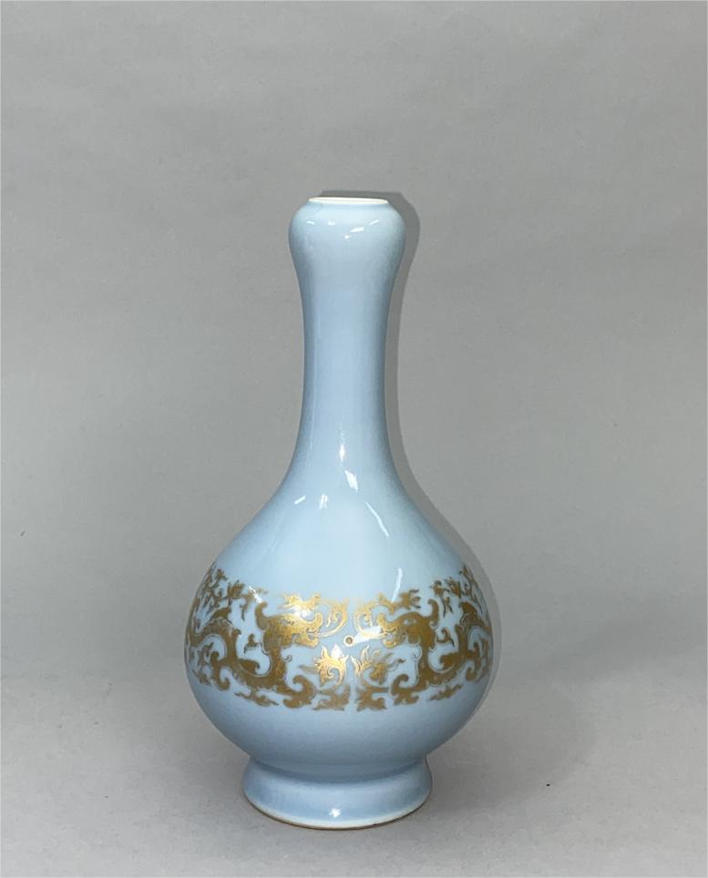 Chinese Qing Dynasty Qianlong Mark Blue Glazed Golden Dargon Garlic