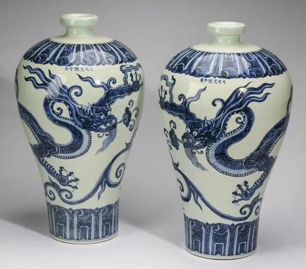 Pair of Chinese Ming style blue and white meiping vases with dragon pattern (1 of 5)