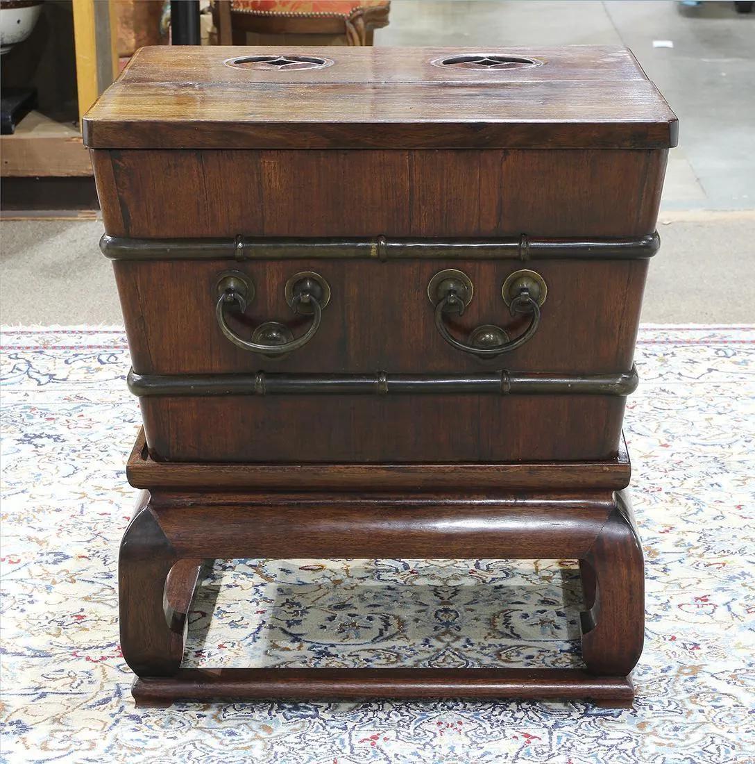 Qing Dynasty royal supplies of Huanghuali wooden freezer (1 of 12)