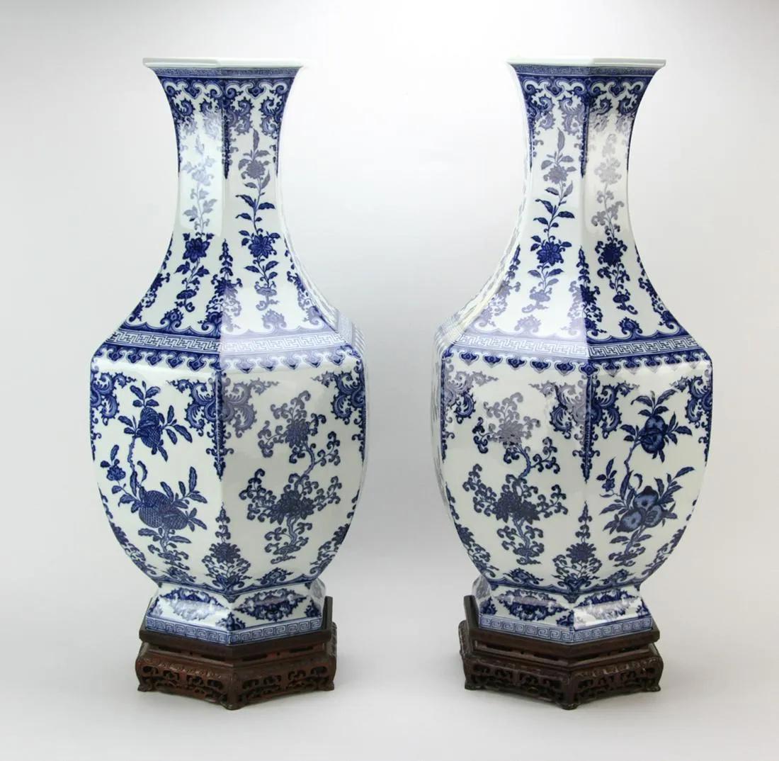 Pair of Chinese blue and white porcelain vases (1 of 19)