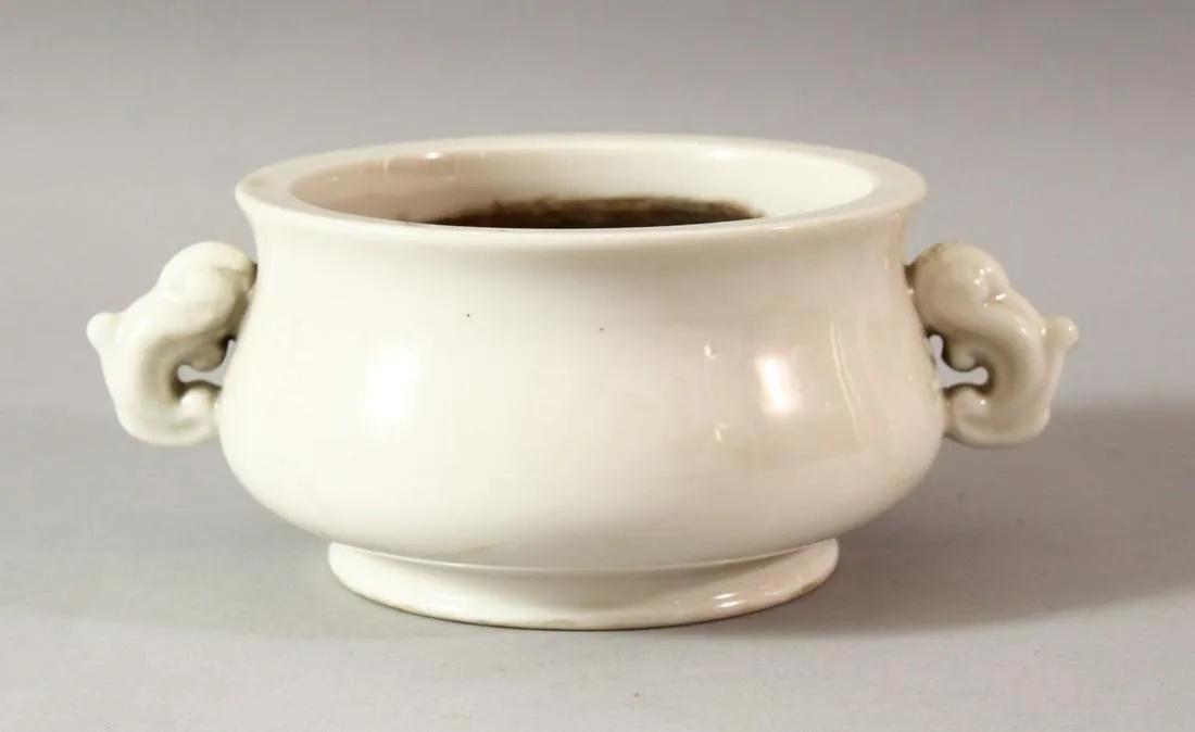 BLANC DE CHINE TWIN HANDLE PORCELAIN CENSER: A BLANC DE CHINE TWIN HANDLE PORCELAIN CENSER, 18cm diameter (handle to handle).Source: Provided by collectors in Atlanta. From a British antique auction house. A private collection from many years ag
