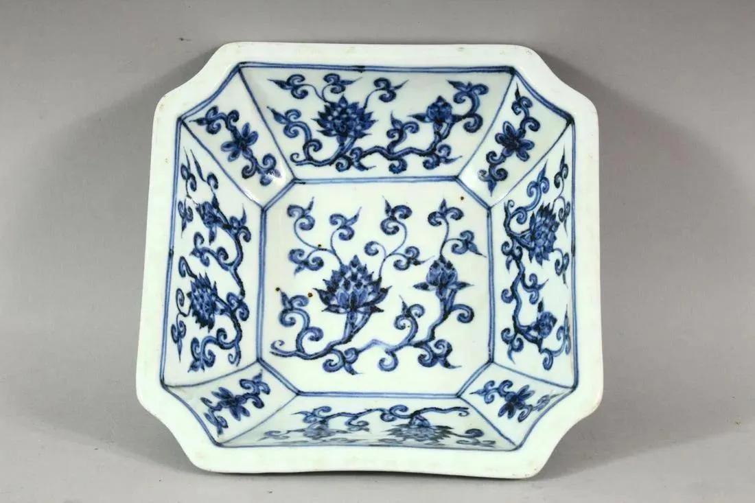 CHINESE MING STYLE BLUE & WHITE PORCELAIN 8 EDGE BOWL: CHINESE MING STYLE BLUE & WHITE PORCELAIN 8 EDGE BOWL - decorated with scenes of lotus, the base with a six character mark, 19cm square. Provenance: Private Georgia collector, auction purchase from a 