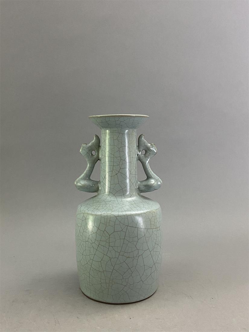 Chinese Song Dynasty guan Ware  style double ear porcelain vase (1 of 6)