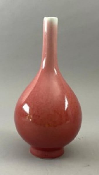 Chinese Qing Dynasty Kangxi period style red bean sand-colored glazed porcelain vase