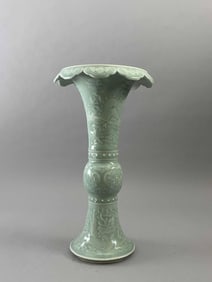Chinese Qing Dynasty Qianlong Period style Cloud Dragon Pattern Flower Vase