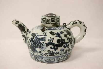 Chinese Ming Dynasty Xuande Mark and style blue and white porcelain teapot