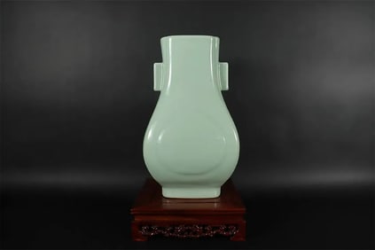 Chinese QING Dynasty Caledon vase