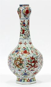 CHINESE PORCELAIN VASE