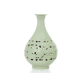 Chinese Song Dynasty style longquan kiln porcelain vase
