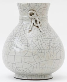 Chinese Qing Dynasty Qianlong Mark Crackle Glaze porcelain Vase