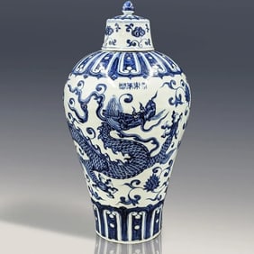 Large Chinese Blue And White Five-Clawed Dragon Porcelain Lidded Vase