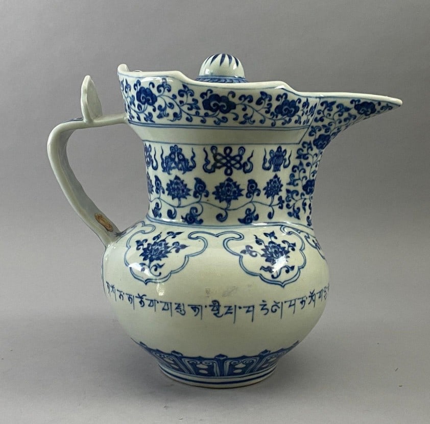 Asian Chinese porcelain Yongle Blue-and-White Incised Pot (1 of 6)