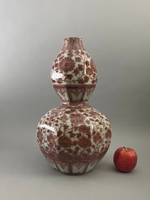 Chinese Glazed Red porcelain Bottle in Luster Pattern
