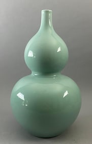 Chinese Qing Dynasty Green Glaze guard porcelain Bottle