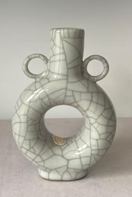 A Qianlong vase imitating the Ge Kiln style with double ears and a moon-shaped handle