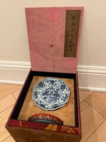 Chinese Ming Dynasty Xuande Mark Blue and White porcelain bowl in box