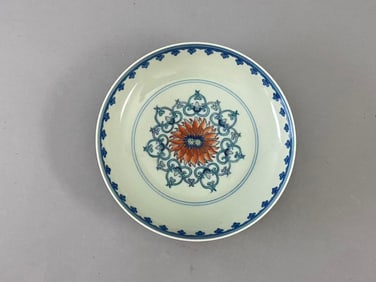 Chinese Qing Dynasty Yongzheng period Wuhua Flower Pattern Plate