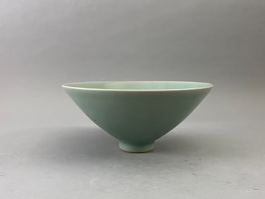 Chinese Official Kiln Guan type Hat porcelain Bowl