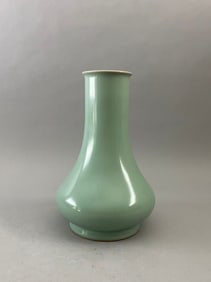Chinese Song Dynasty styleLongquan Kiln Diameter Ribboned Vase