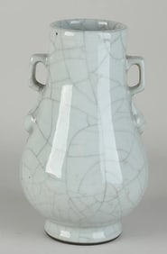 Chinese Qing Dynasty Yongzheng period celadon porcelain vase with handles and crackle glaze