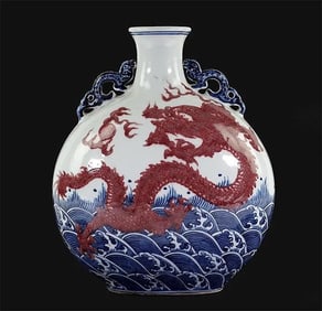 A Chinese Qing Dynasty Qianlong period Blue and White Porcelain Moon Flask Vase.