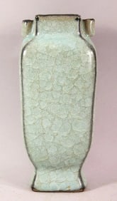 A CHINESE SONG Dynasty STYLE CRACKLE GLAZE PORCELAIN VASE
