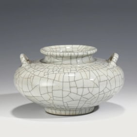 A Chinese Qing Dynasty Qianlong period style Ge kiln glazed porcelain washpot.