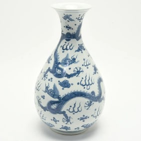 Large Chinese Blue and White Dragon Vase, Yuhuchunping