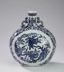 Chinese blue and white moon flask porcelain vase with pomegranate pattern
