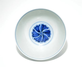 Chinese Ming Dynasty Chenghua mark porcelain floral theme bowl
