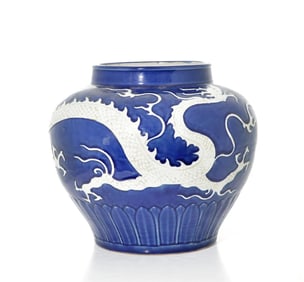 Chinese Yuan Dynasty Style 'Dragon' porcelain Jar