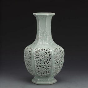 Chinese Qing Dynasty Qianlong Pierced Douqing Porcelain Large Vase.