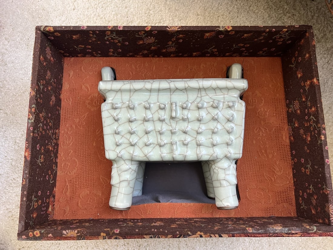 Chinese Ge-Type Crackle Glaze Archaic Ding Form Censer/Planter with Presentation Box | Song style (1 of 13)
