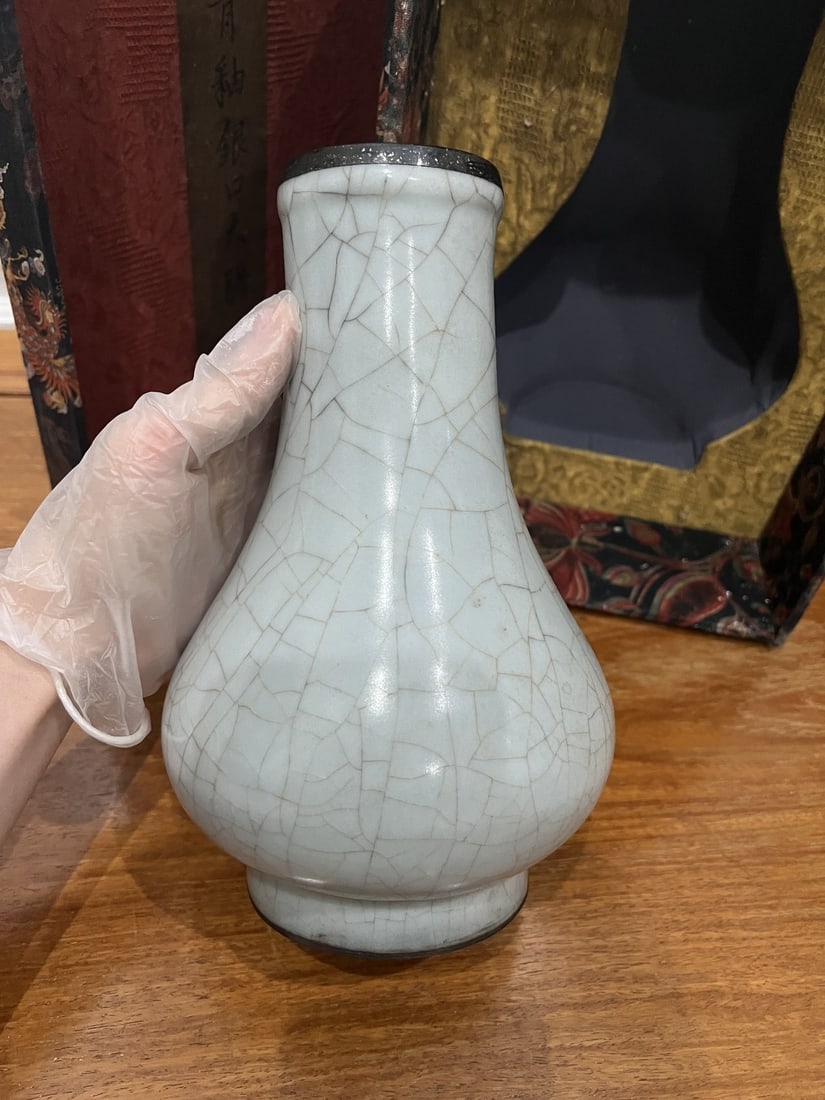 Chinese Asian porcelain: Photo was taken under natural light. Size please refer to the reference