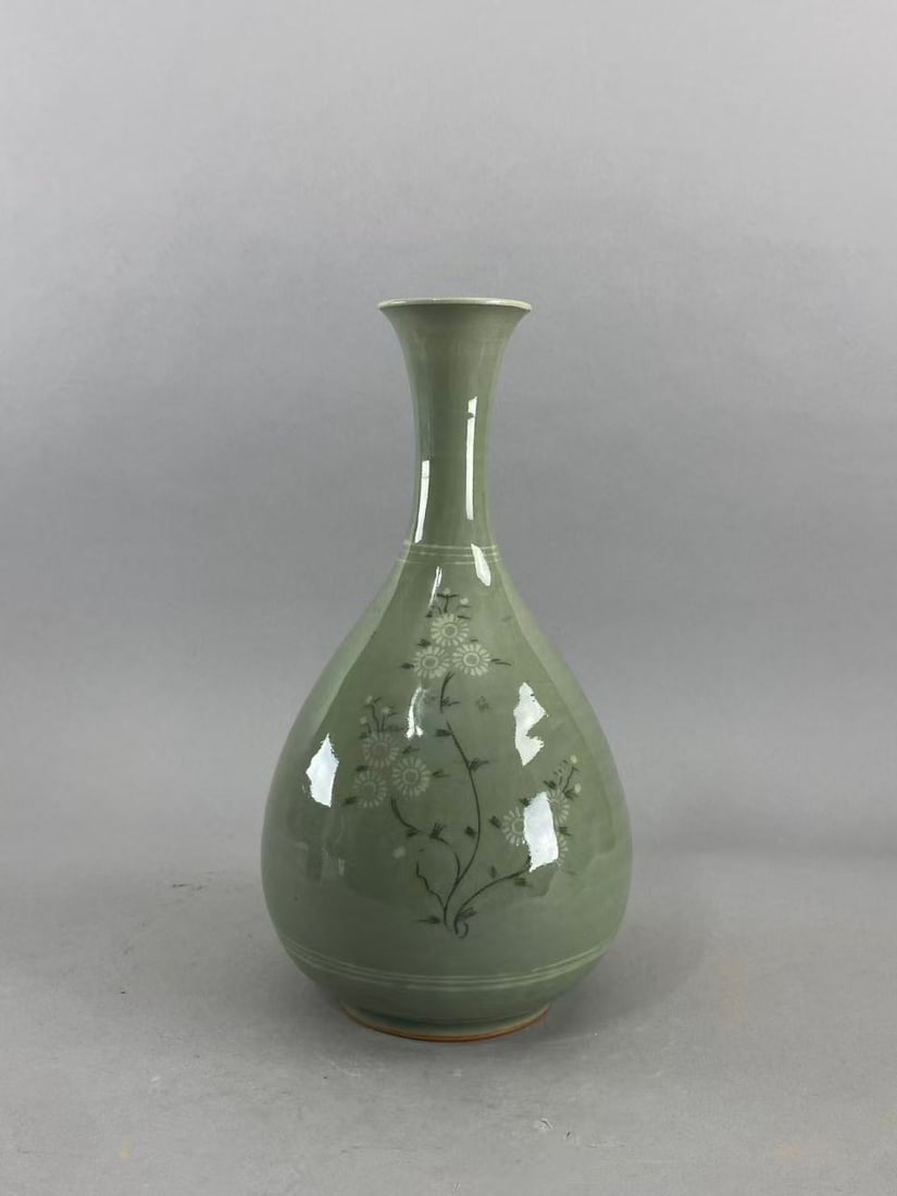 Chinese Asian porcelain: Photo was taken under natural light. Size please refer to the reference