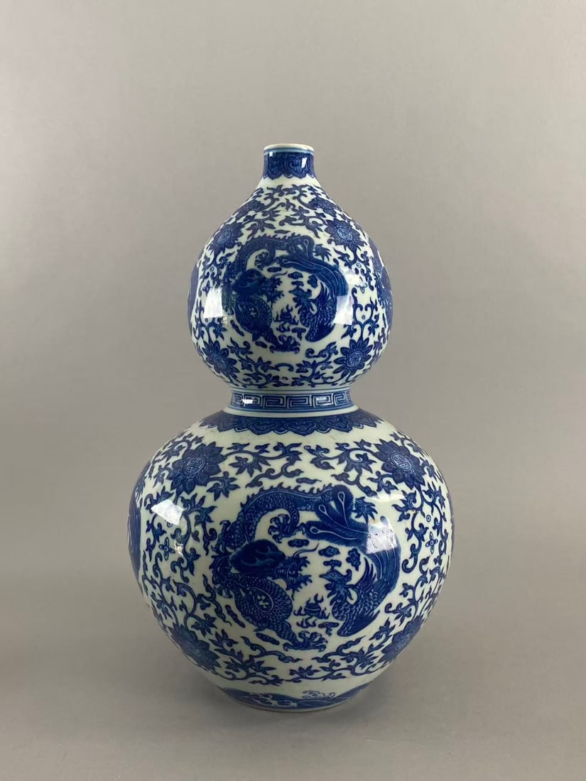 Chinese Asian porcelain: Photo was taken under natural light. Size please refer to the reference