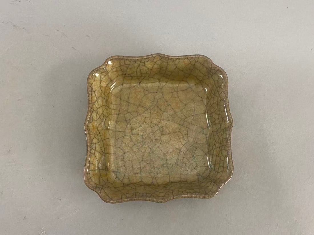 Chinese Asian porcelain: Photo was taken under natural light. Size please refer to the reference