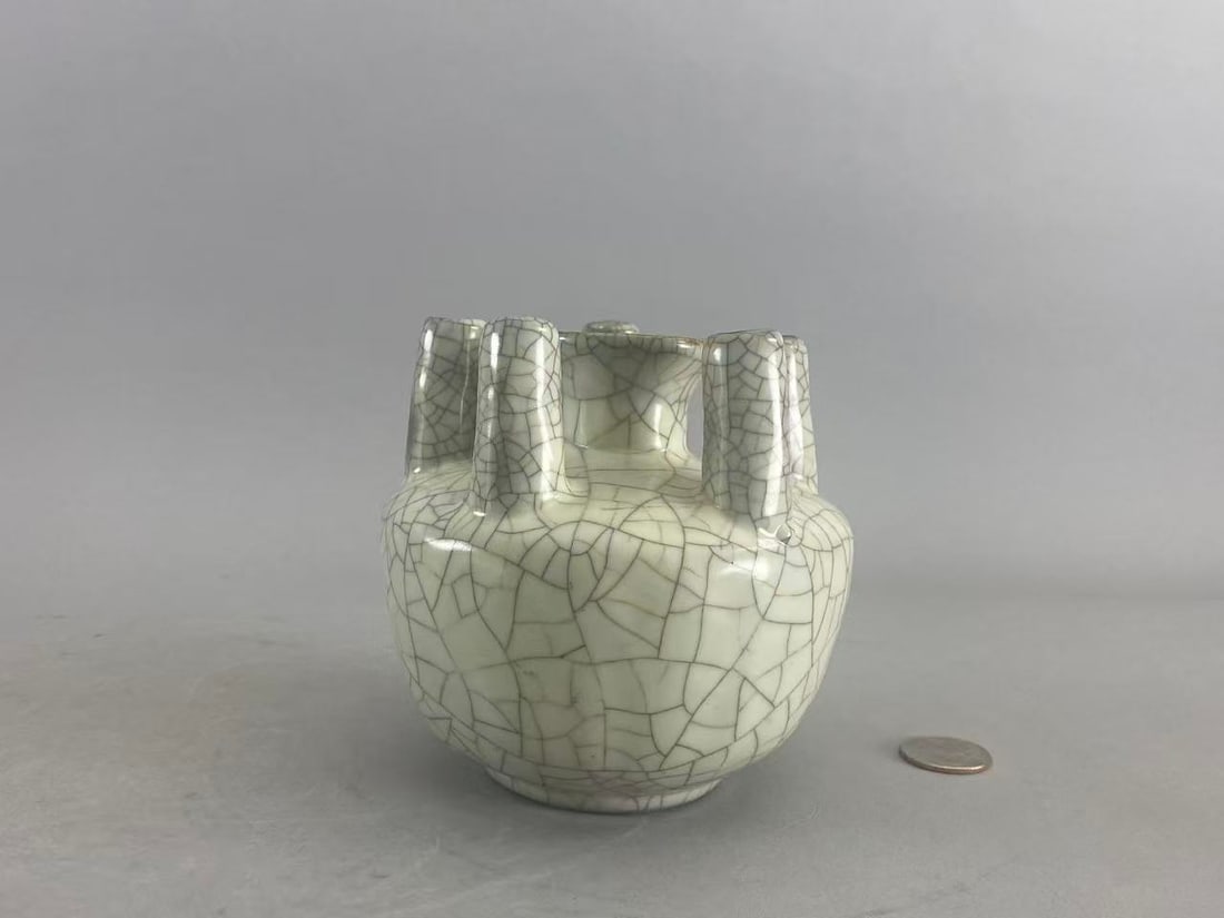 Chinese Asian porcelain: Photo was taken under natural light. Size please refer to the reference