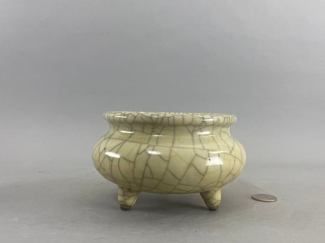 Chinese Asian porcelain: Photo was taken under natural light. Size please refer to the reference