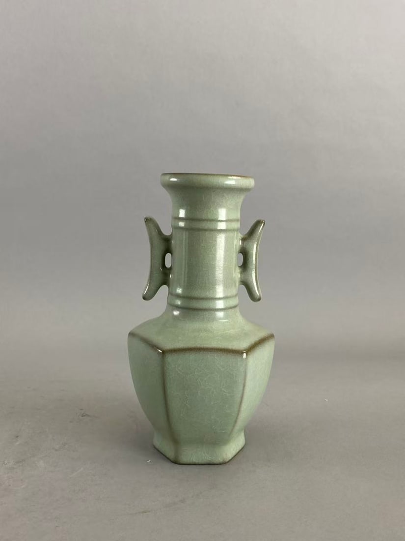 Chinese Asian porcelain: Photo was taken under natural light. Size please refer to the reference