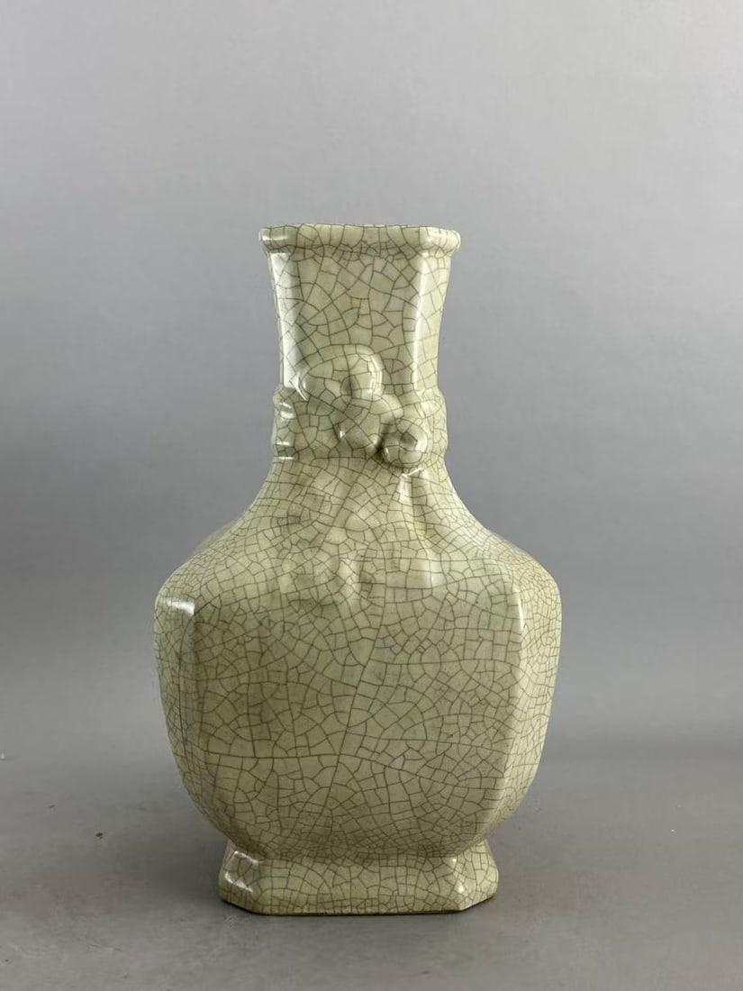 Chinese Asian porcelain: Photo was taken under natural light. Size please refer to the reference