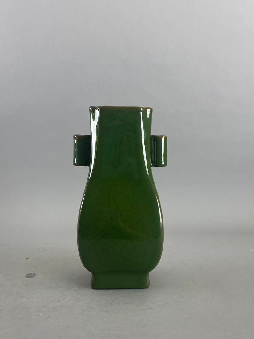 Chinese Asian porcelain: Photo was taken under natural light. Size please refer to the reference