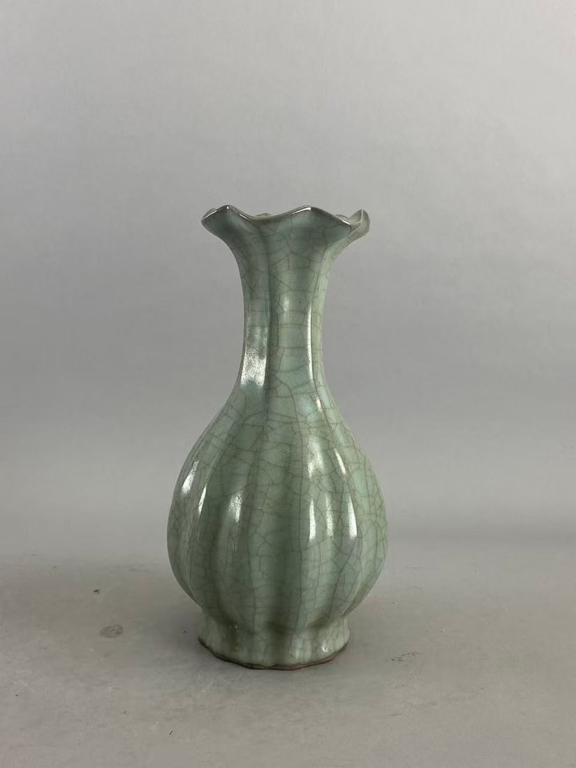 Chinese Asian porcelain: Photo was taken under natural light. Size please refer to the reference