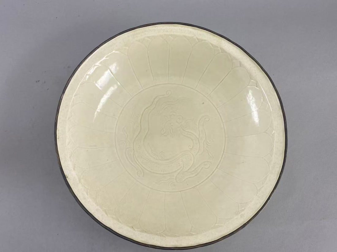 Chinese Asian porcelain: Photo was taken under natural light. Size please refer to the reference