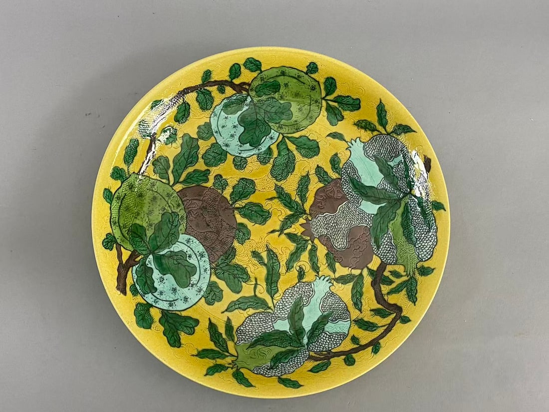 Chinese Asian porcelain: Photo was taken under natural light. Size please refer to the reference