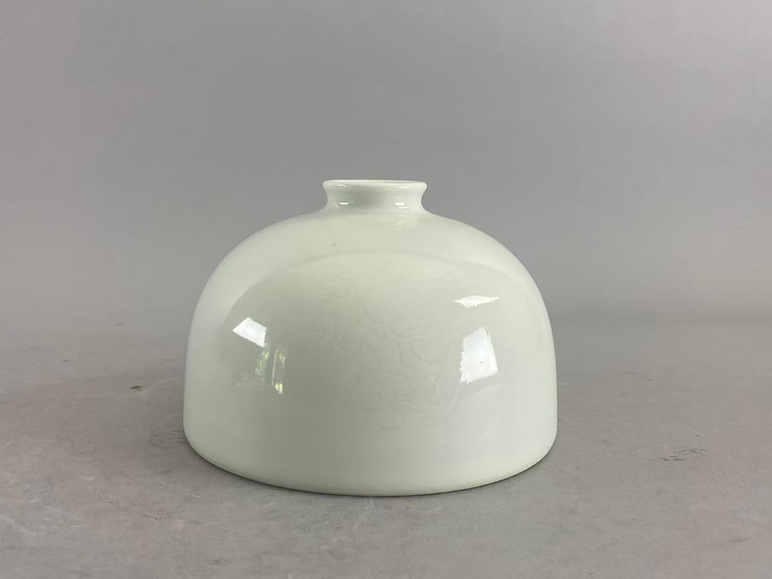 Chinese Asian porcelain: Photo was taken under natural light. Size please refer to the reference