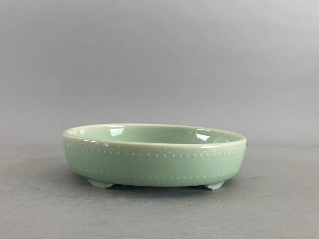 Chinese Asian porcelain: Photo was taken under natural light. Size please refer to the reference